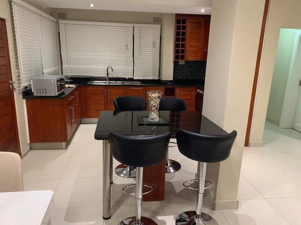 Executive 3 Bedrooms Fully Furnished Apartment Close to Amenities view 5