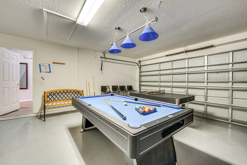 10 Mi to Disney: Family Retreat w/ Game Room!