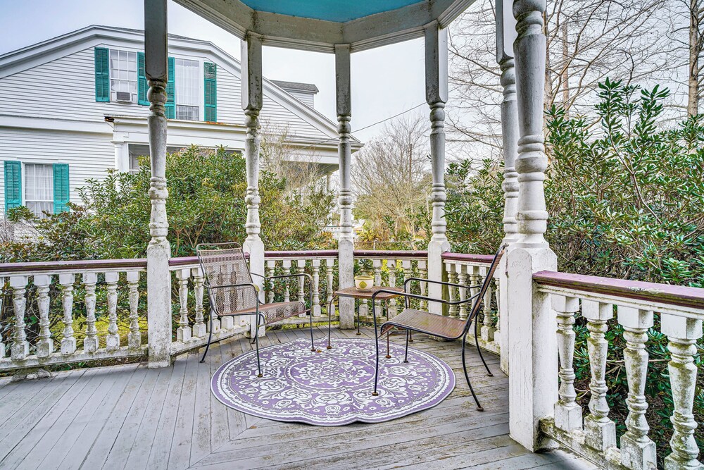 Historic Home w/ Wraparound Porch: Walkable Area!