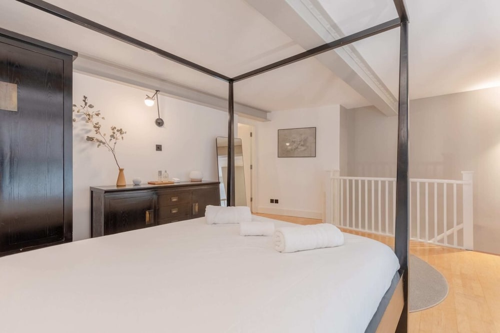 Chic 1BD Maisonette W/hot Tub, King's Cross!