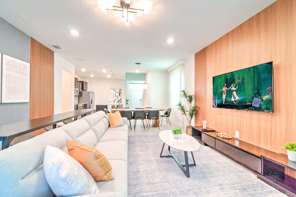 16239 7BR Stunning Home For Your Family Vacation