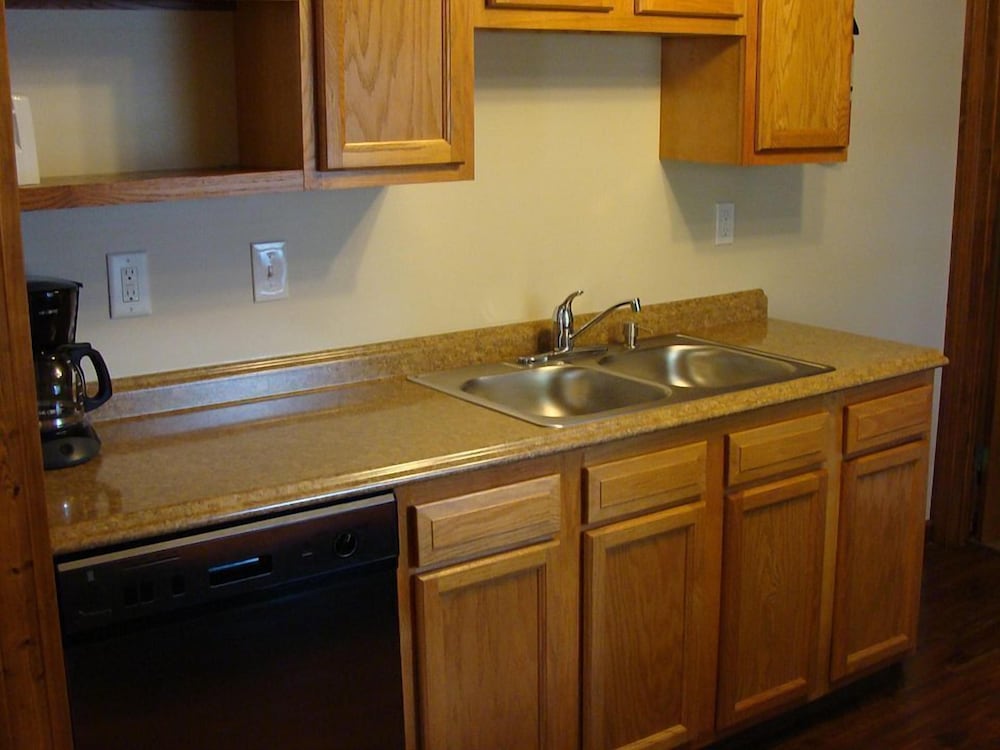 Coldwater Vacations - On Pointe Lakefront Resort - Property Image 10