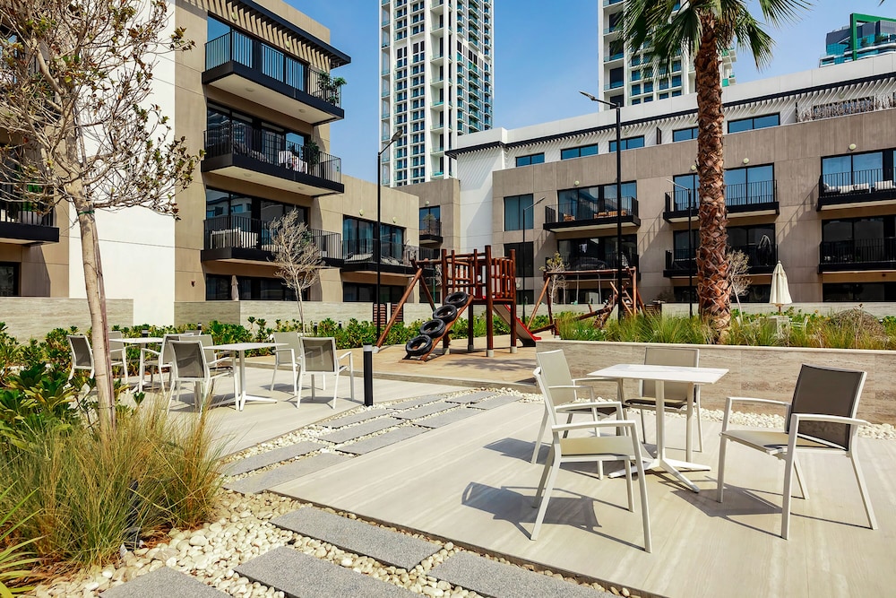 Oakley Square 1BR Apartment with maid's room
