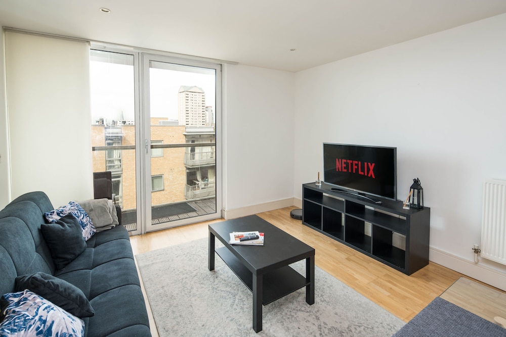 Immaculate 1-bed 1-bath Apartment in London Area