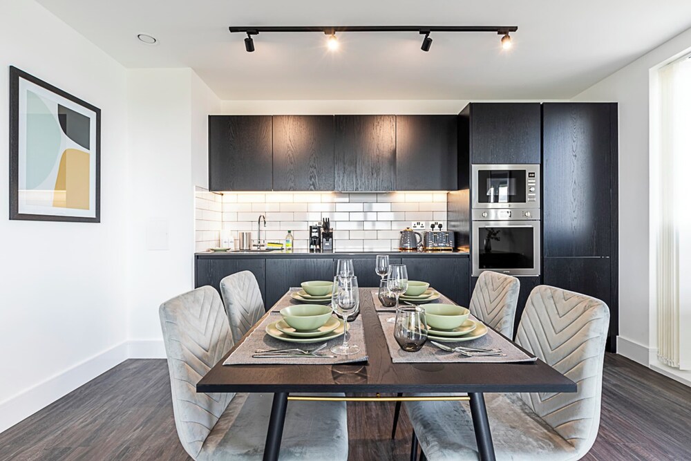 Sleek and Stylish 9th Floor Apartment