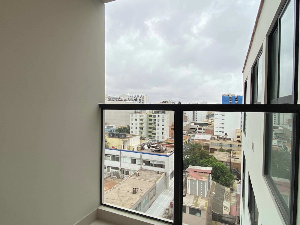 w Refined 1BR in the Heart of Miraflores