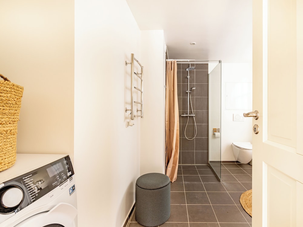 Sanders Regent - Bright 1 Bdr Apt