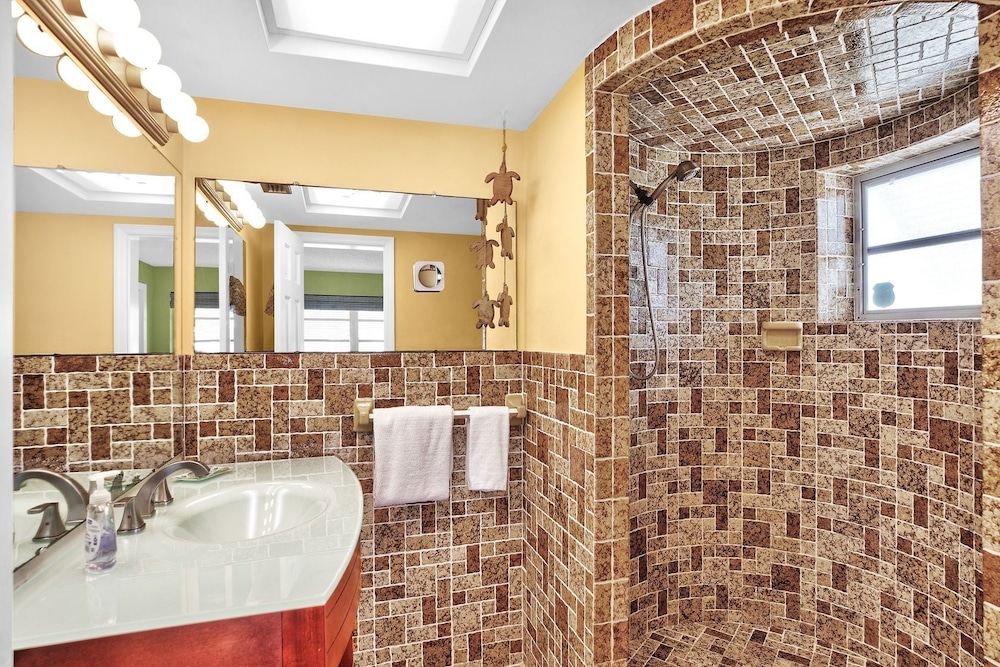 Delightful Vacation Home Located In The Popular Islamorada Neighborhood Of Port Antigua. 3 Bedroom Home by RedAwning