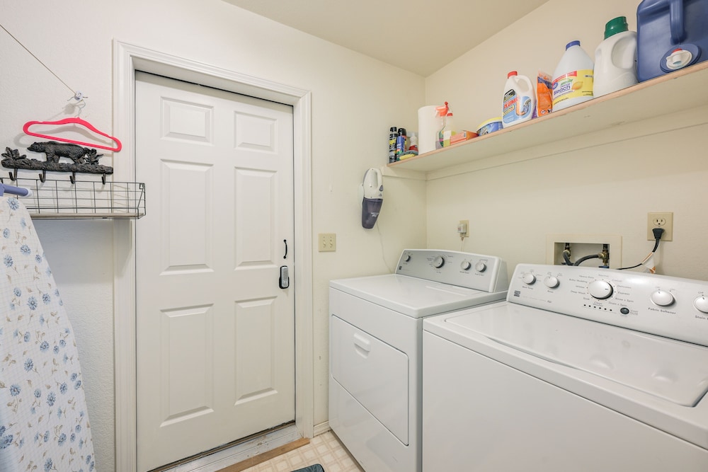 Cozy Home w/ Hot Tub: 7 Mi to Pagosa Hot Springs