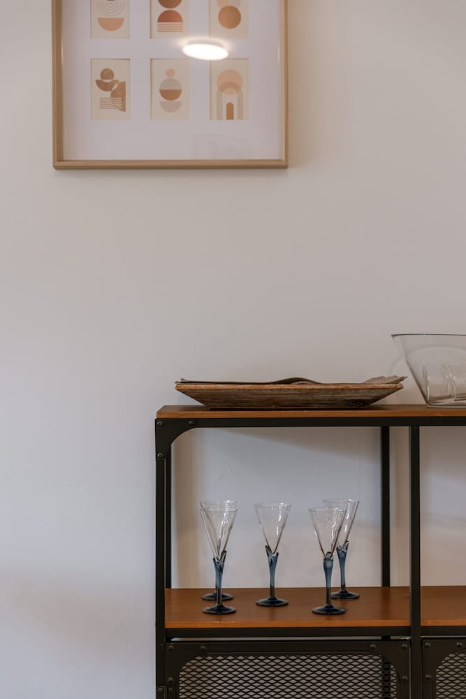 Huswell - Bright Stylish Apartment With Balcony