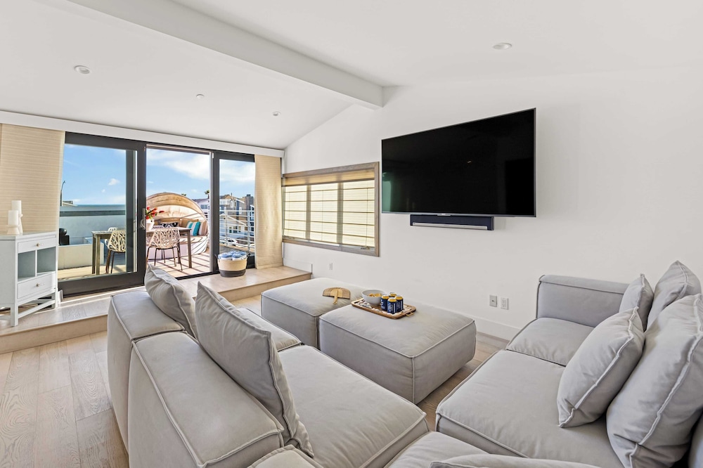 200 East Balboa Oceanview Rooftop Steps to Sand, Pier, Boardwalk & Dining