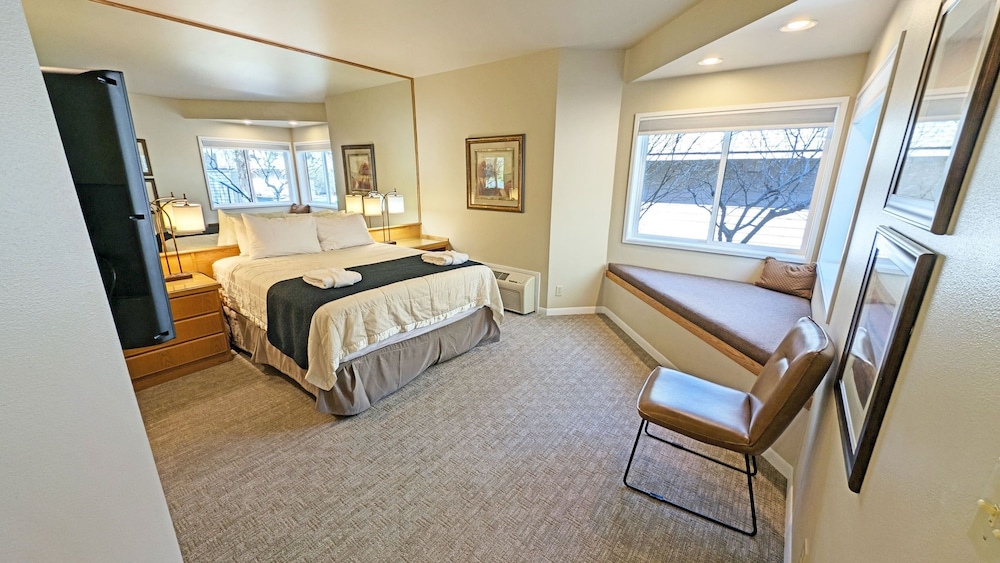 Mt Bachelor Village 328 2 Bedroom Condo
