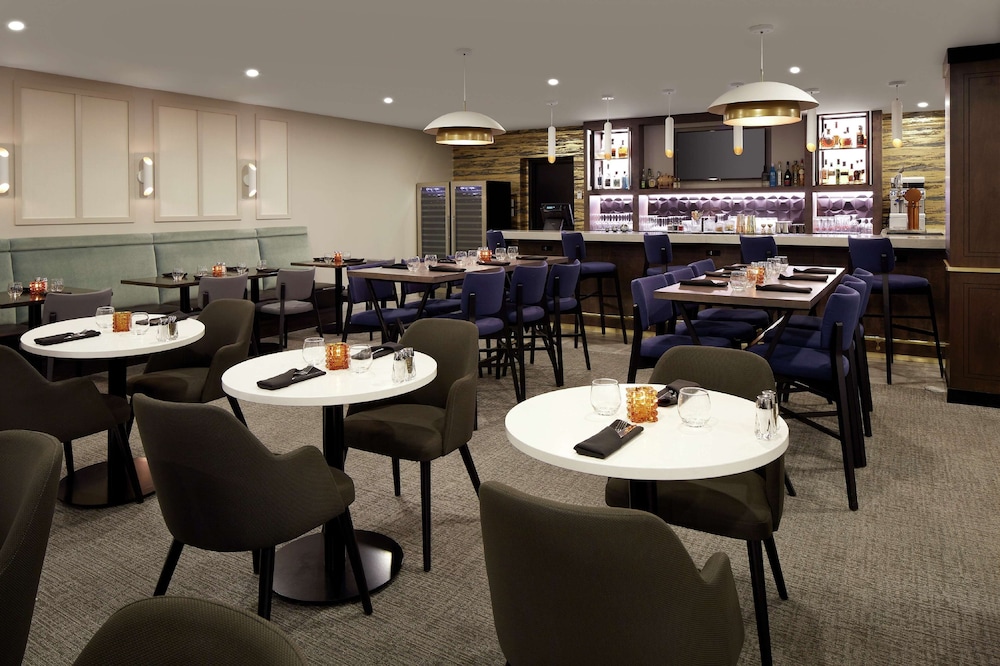 DoubleTree by Hilton Montreal Airport - Property Image 8