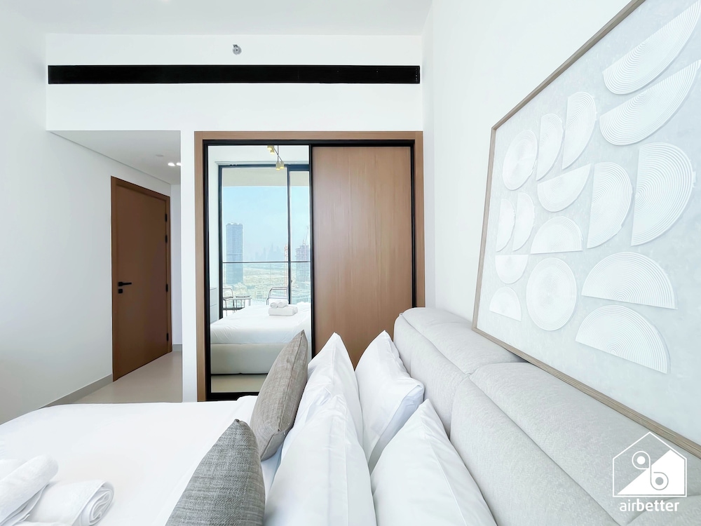 Luxury & Comfort 1B at Binghatti Amber & Balcony