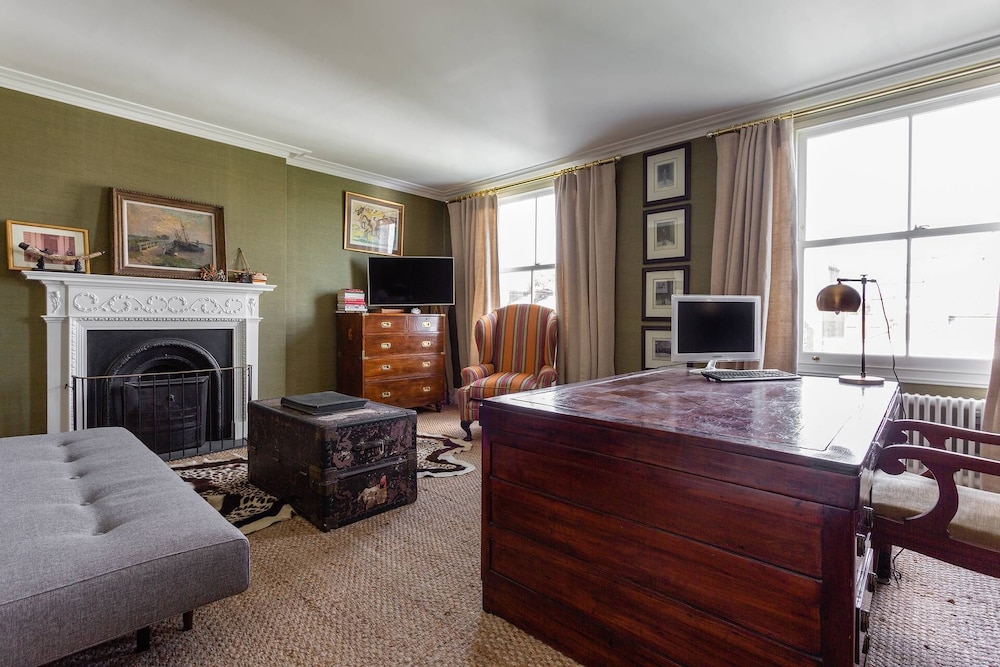 Brunswick Gardens II by Onefinestay