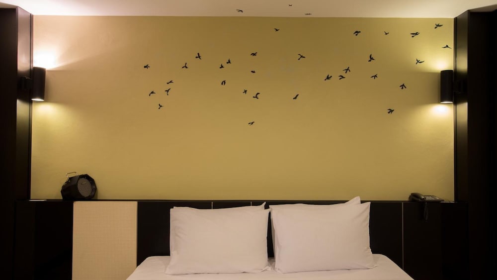 Pentahug Hotel