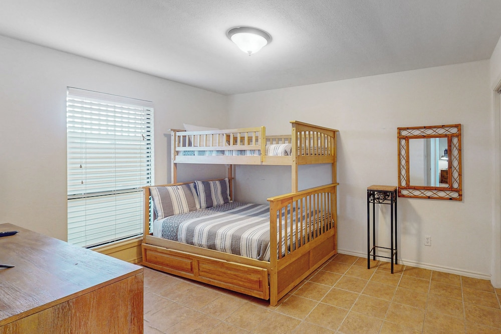 All-suite Beachfront 3BR w/ Gulf Views & Pools