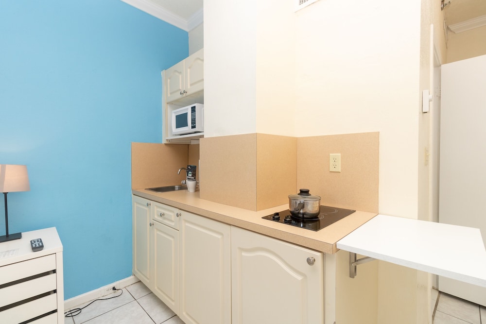 433 Studio Hollywood Beach Resort - Image 3