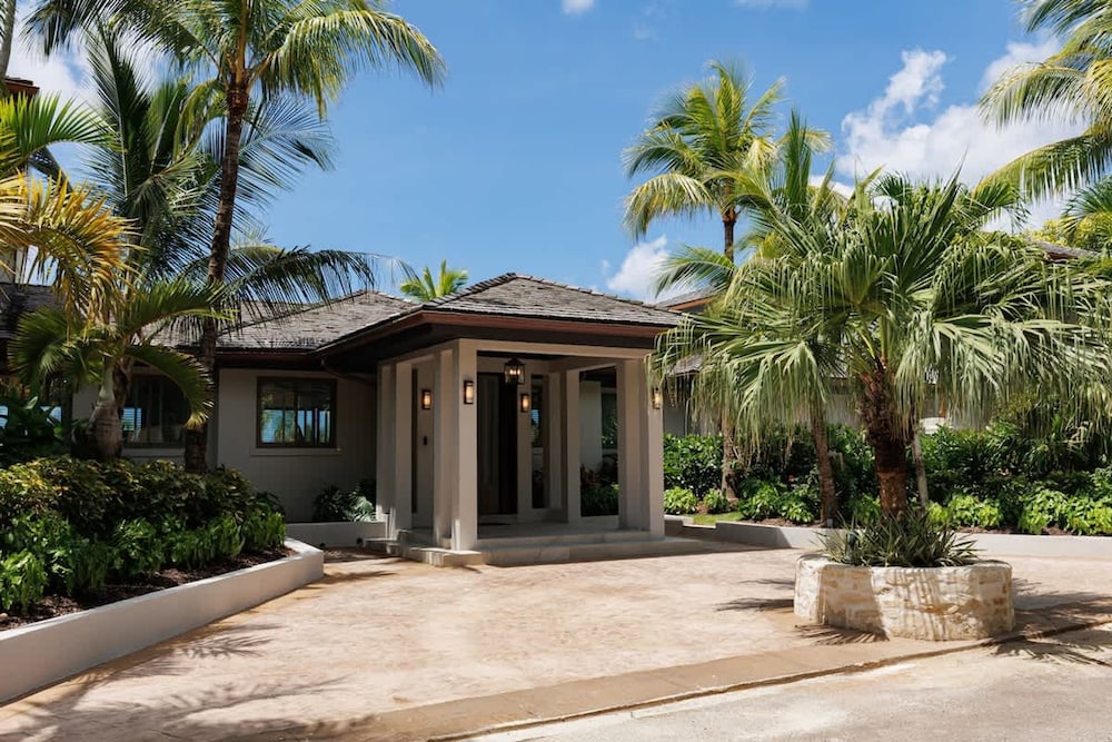 Newly Renovated Notos Cove Villa Property