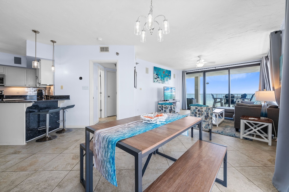 Pelican Pointe by Hosteeva