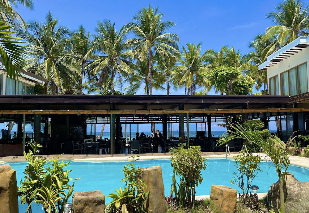 Red Coconut Beach Hotel