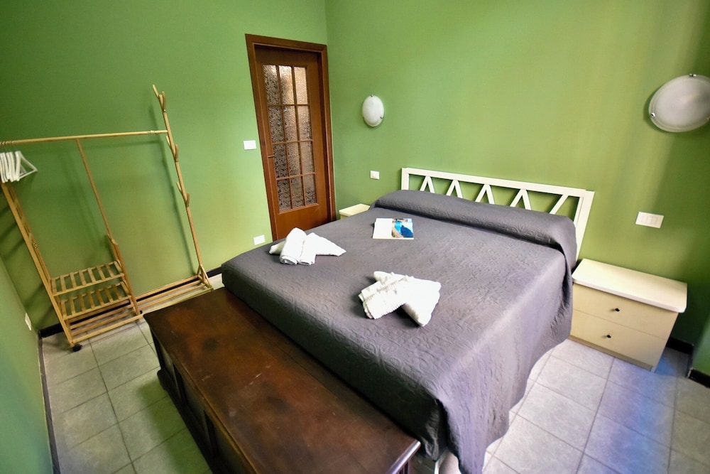 De Angelis Central House