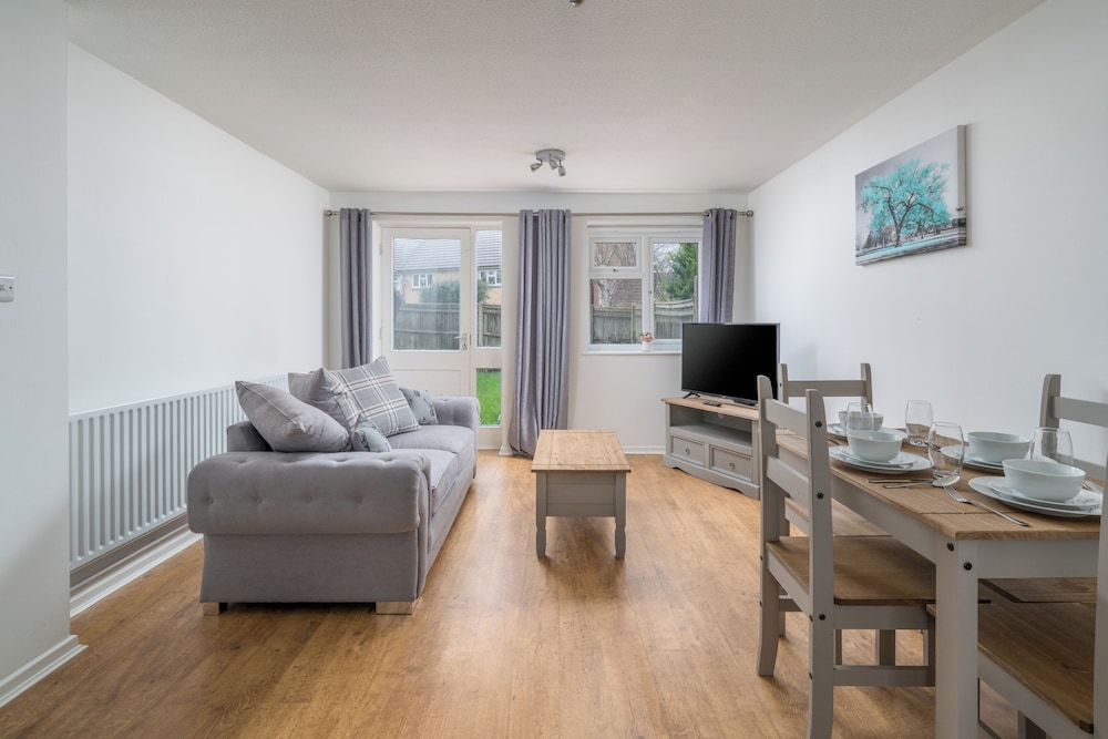 Pet-friendly 1-bedroom Apartment in Crawley