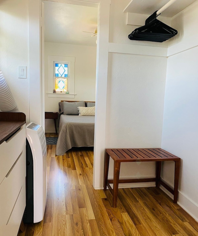 Peterson Retreat In The Heart Of San Diego 1 Bedroom Apts by RedAwning view 3