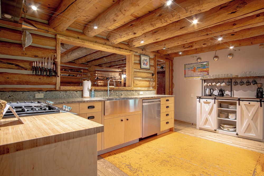 The Barn on Warm Springs Creek - 9 Riverfront Acres