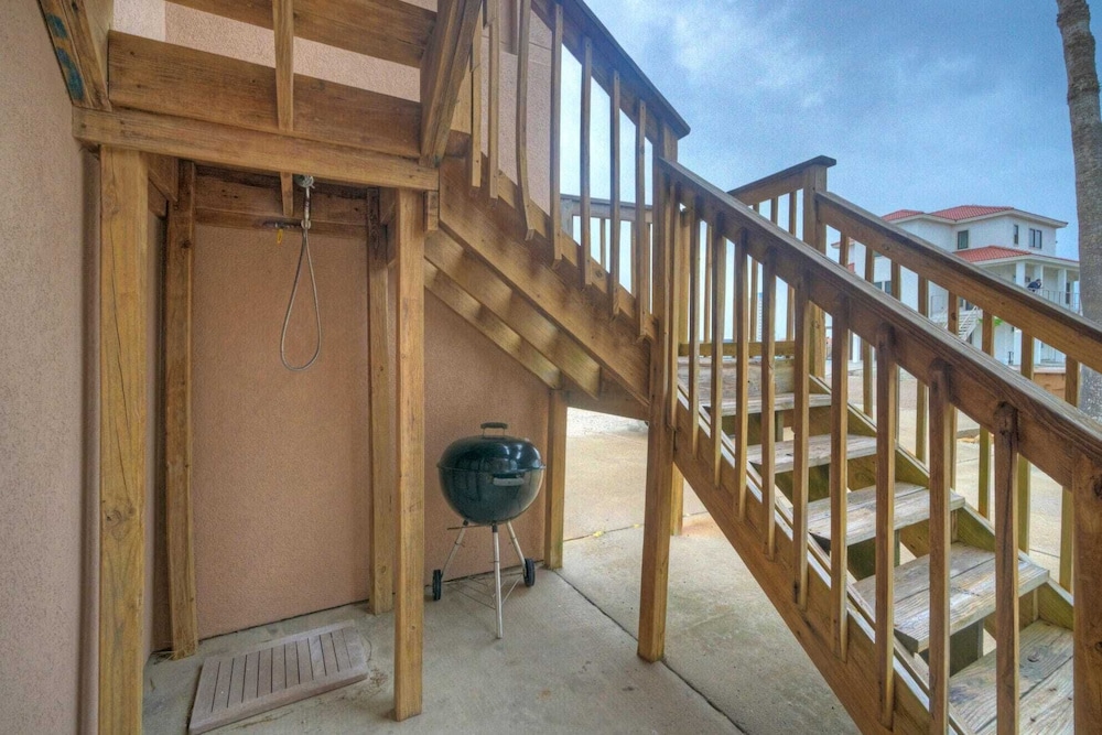 2 Homes, Sleeps 22 Steps to the Beach, Private Pool, Fire Pit, Balcony Views