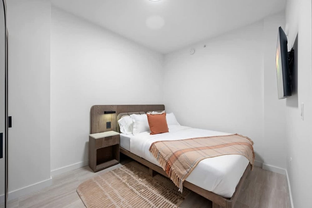 NOK Fantastic 1 BR Den in Miami