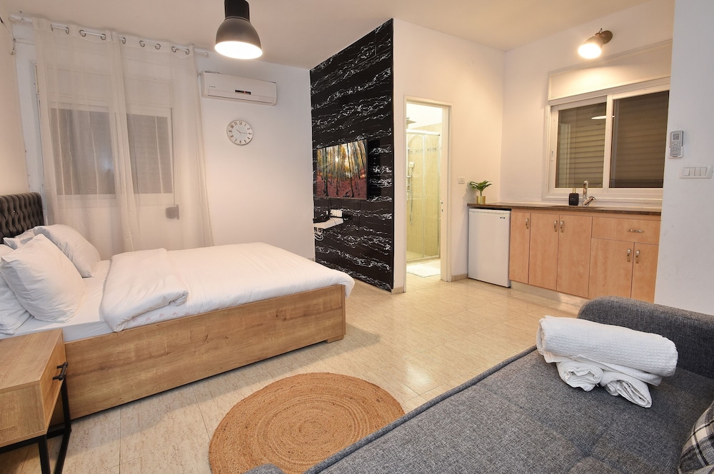 Luxury Villa with heated pool in Zfat view 5