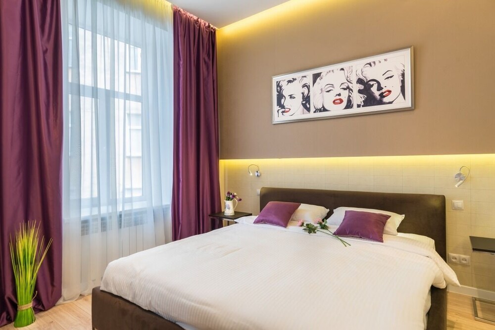 KievApts Sofievskaya 18