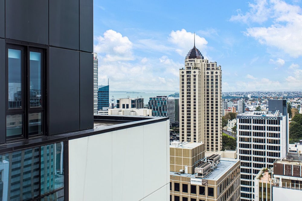 Modern 2BR in CBD - Zodiak Stays
