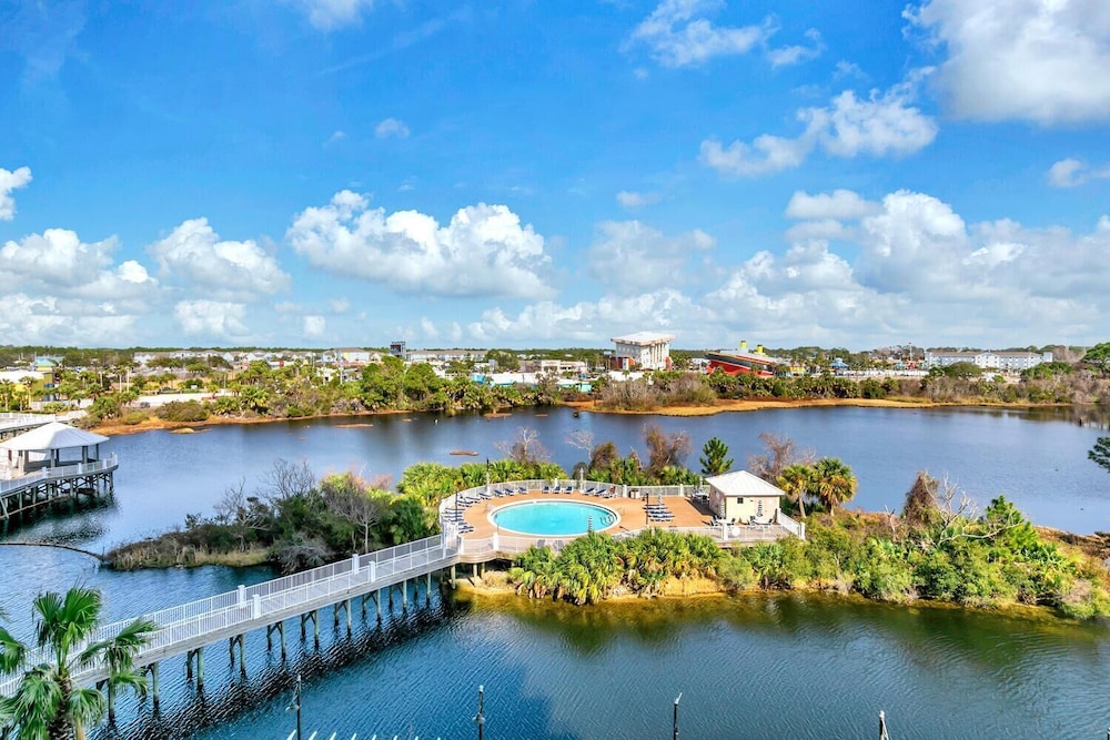 Laketown Wharf 402