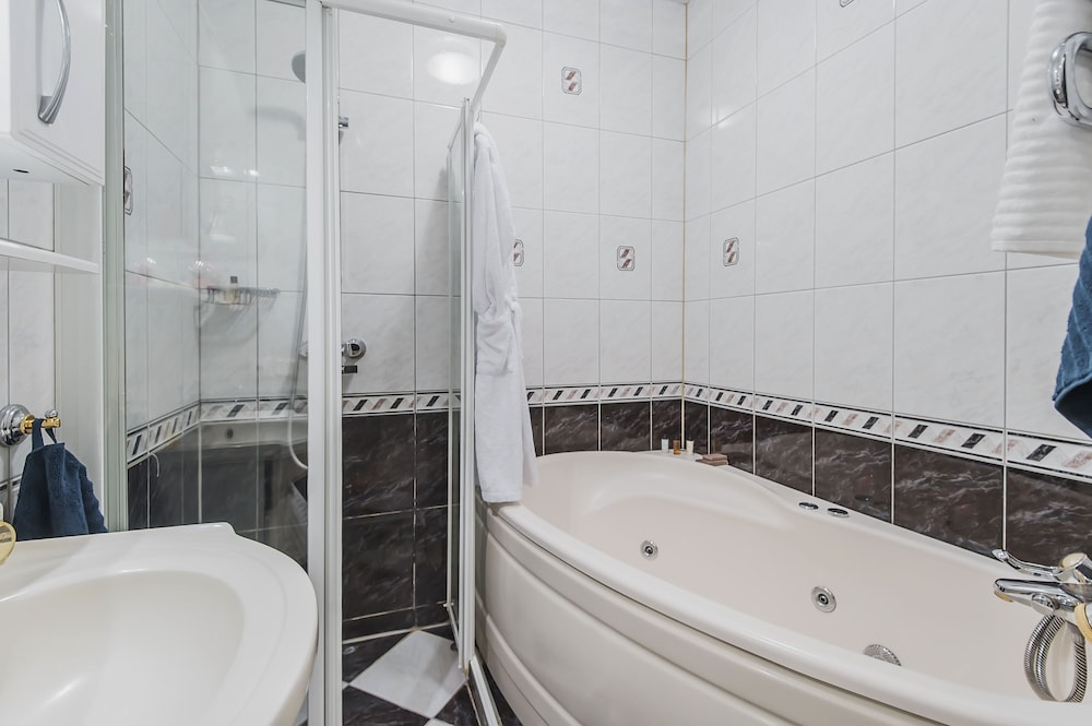 GM Apartment Staropimenovskiy 16