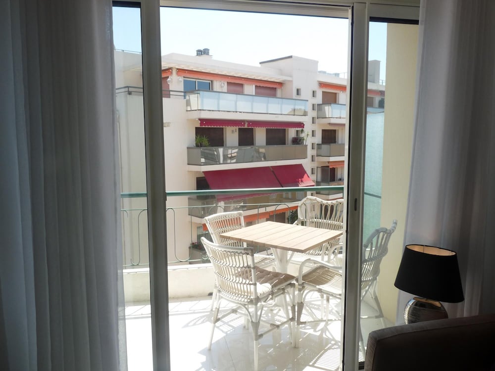 Two Bedroom Apartment Next to the Croisette in Cannes a Short Walk to the Palais des Festivals - 1961