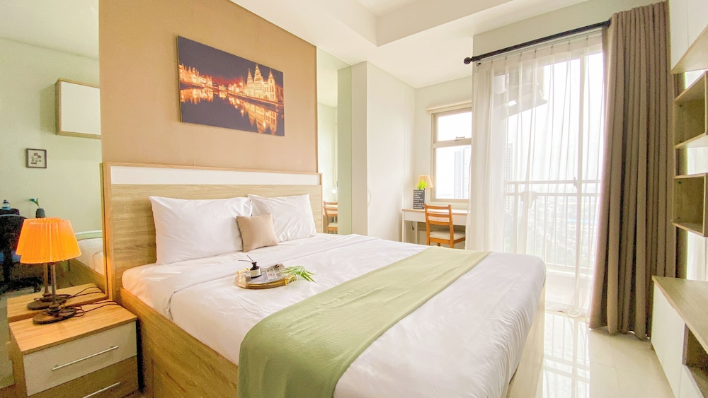 Modern Look and Restful Studio Apartment Springwood Residence Tangerang