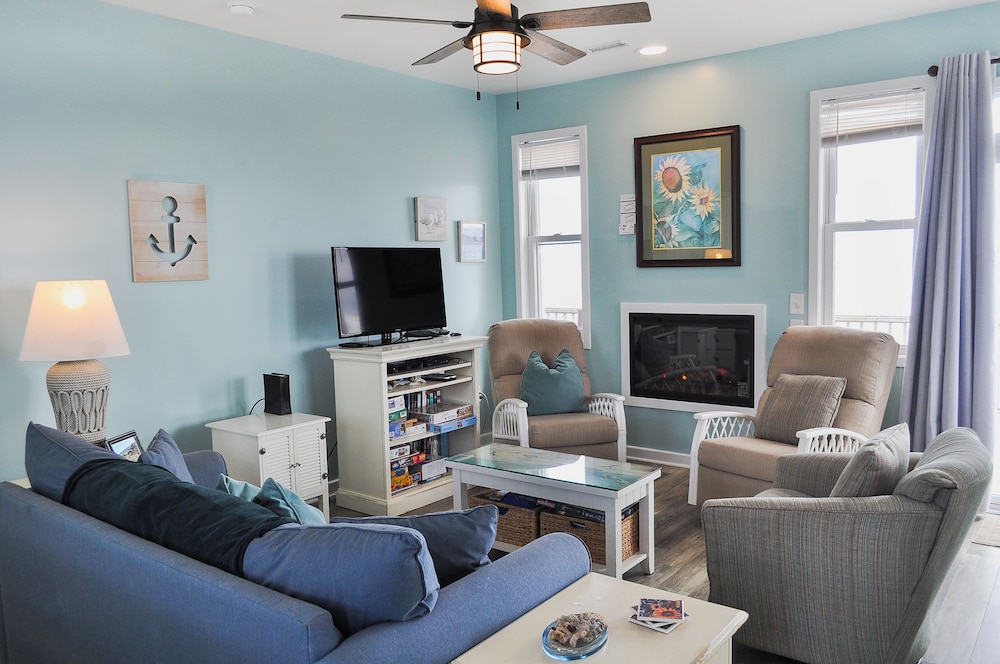 Sunflower Beach House by Topsail Realty