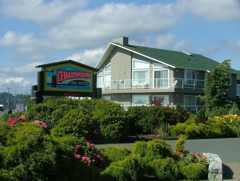 The Cedarwood Inn & Suites