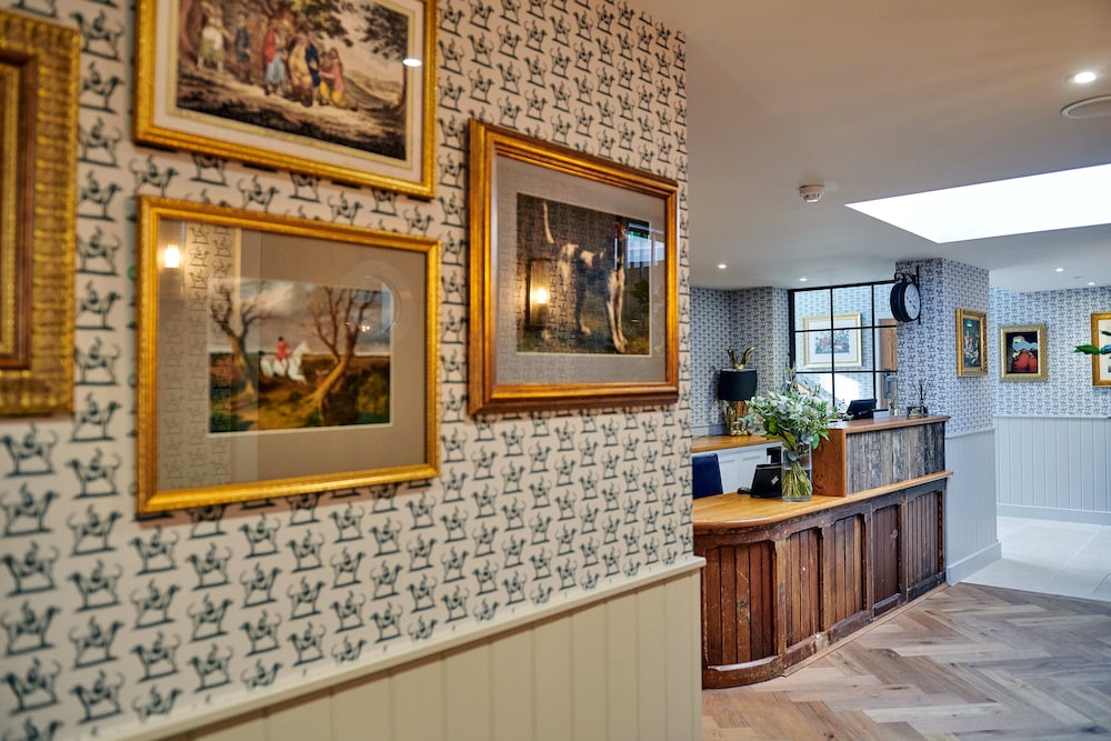 Hare & Hounds Newbury view 3