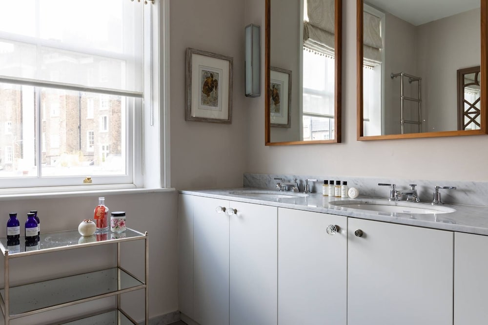 Clarendon Street by Onefinestay