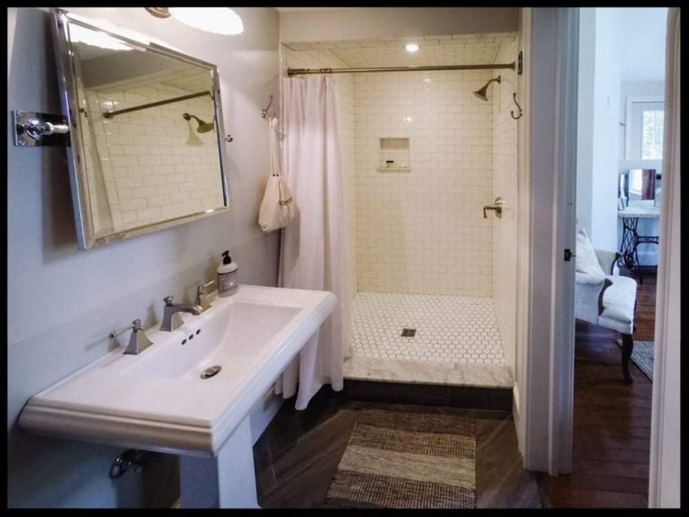 Burdett House Bed & Breakfast