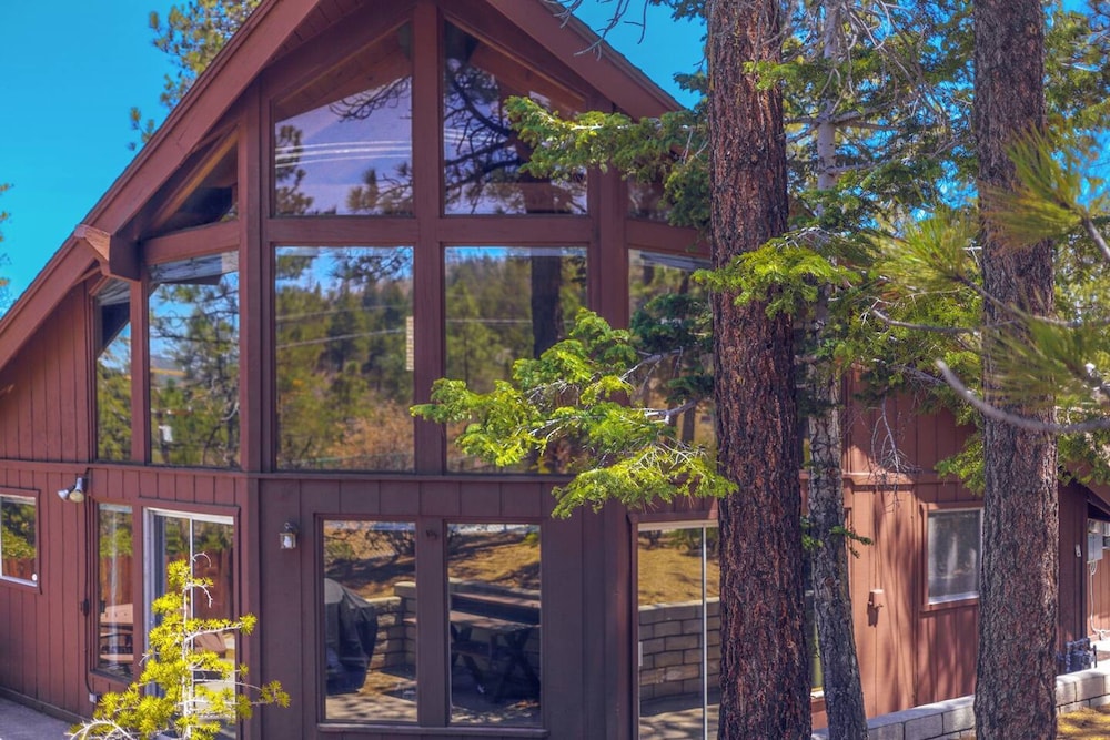 Discover Serenity Cozy Cabin With Mountain Views