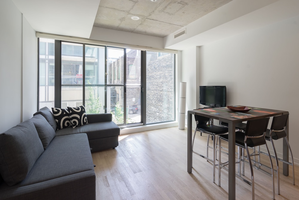 Applewood Suites - Fashion District Loft - Image 1
