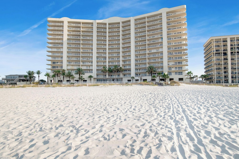 Admiral's Quarters #1406 by Southern Vacation Rentals
