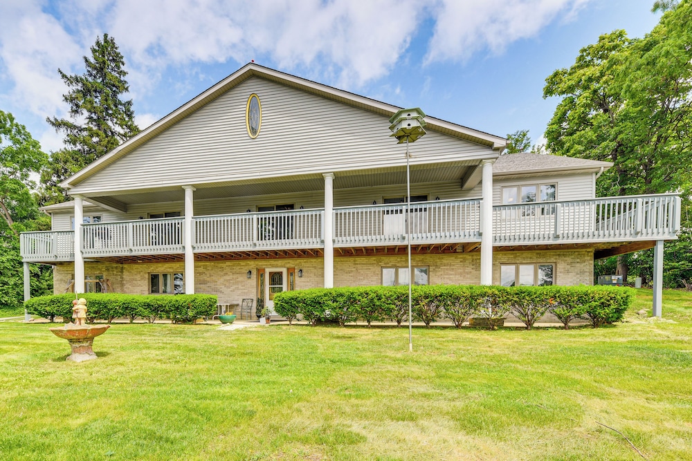 Lake Mary View: Pickleball Paradise Penthouse Unit