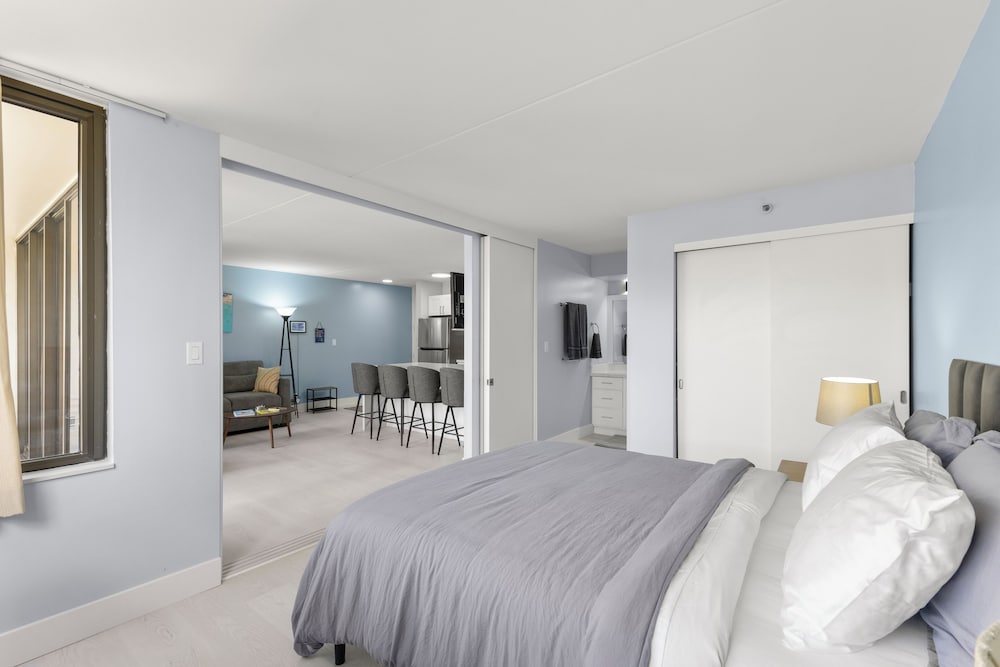 Waikiki Banyan 1BR