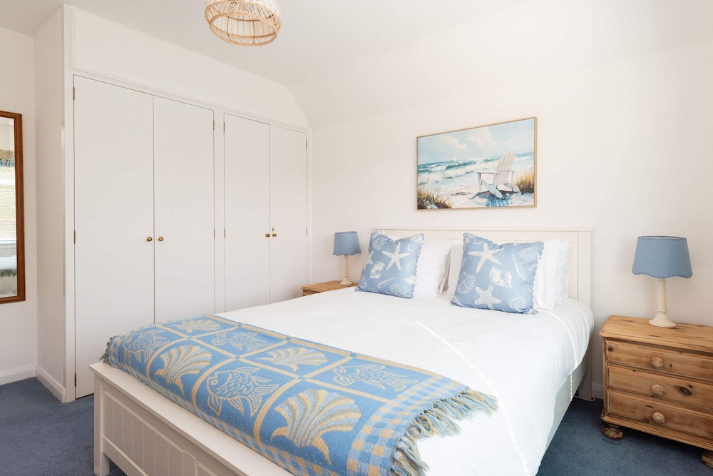 Coastal Comfort for 6 Felpham Beach
