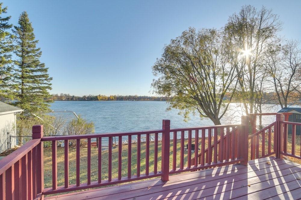 Pet-friendly Cabin on Star Lake: Fire Pit & Grill!